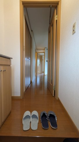 メル・グランセの玄関