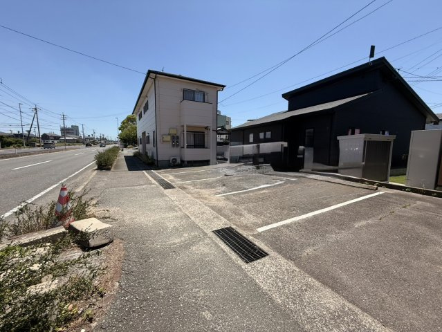 エスモデナオンダツーの駐車場