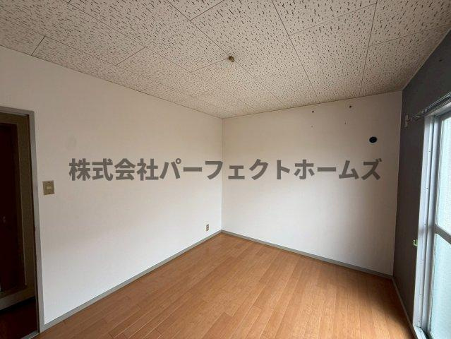 西牧野3丁目テラス　の洋室|明るい洋室です