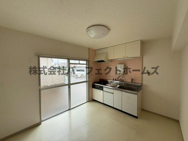 西牧野3丁目テラス　のキッチン|ダイニングキッチンです
