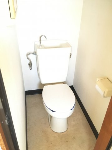 コーポセシカのトイレ|コンパクトで使いやすいトイレです