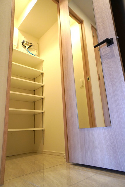 Ｊ．ＧＲＡＮ　Ｃｏｕｒｔ　品川西大井ＷＥＳＴの収納|※写真は同タイプ住戸です。