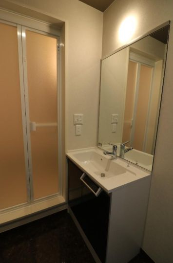 茅ヶ崎市中海岸3丁目　中古戸建の独立洗面台|独立洗面台、朝の身支度には欠かせません