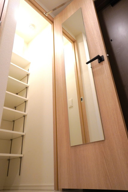 Ｊ．ＧＲＡＮ　Ｃｏｕｒｔ　品川西大井ＥＡＳＴの収納|※写真は同タイプ住戸です。