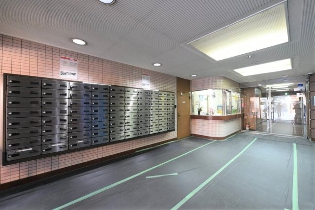 ロジマン武蔵小山のエントランス
