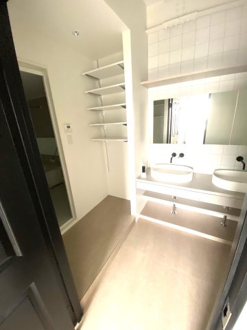 西蒲田４丁目戸建ての独立洗面台