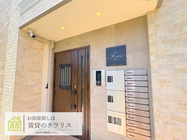 FORCE西院（フォース）のエントランス