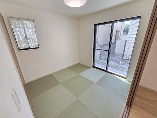 太田市新井町　中古住宅の和室|リビング横の和室です。居室、お子様のプレイルーム、客間など様々な使い方ができますね！