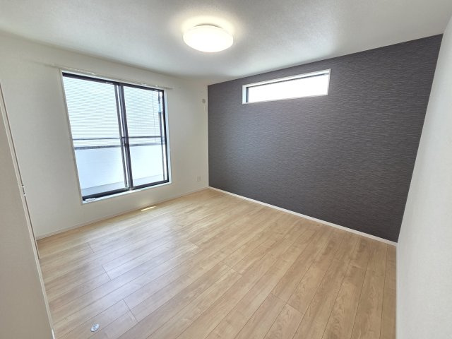 太田市新井町　中古住宅の洋室|2階8帖の洋室