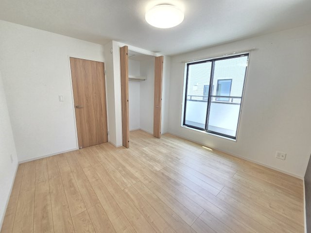 太田市新井町　中古住宅の収納|2階8帖の洋室