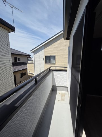 太田市新井町　中古住宅のバルコニー|2階8帖の洋室側のバルコニーです