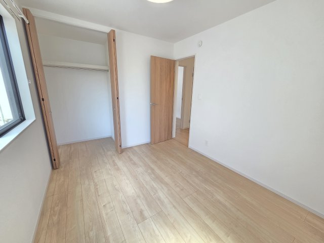 太田市新井町　中古住宅の収納|2階5.2帖の洋室