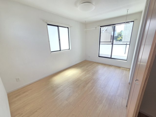 太田市新井町　中古住宅の洋室|2階7.2帖の洋室