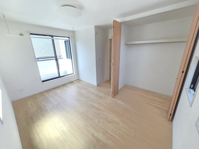 太田市新井町　中古住宅の収納|2階7.2帖の洋室