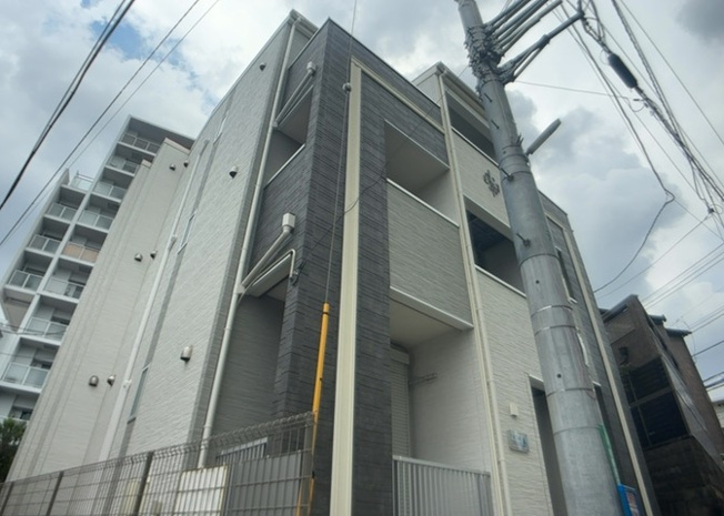 【外観】 | フルセイルかしわ台 | ＲＣ造、Reinforced Concreteは直訳すると補強されたコンクリートです。主に柱や梁・床・壁が鉄筋とコンクリートで構成おり、鉄筋を組んだ型枠にコンクリートを流し込んで固めたものを指します。