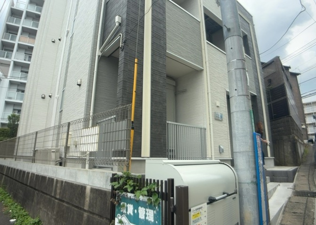 【外観】 | フルセイルかしわ台 | ＳＲＣ造は強度や耐震性の面でもRC造と比べて優れています。そのため、10階建以上の高層または超高層マンションなどの建築にも多く採用されています。柱や梁などのサイズが小さくても高い耐震性を確保できます。