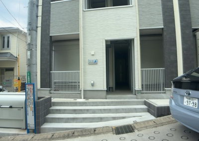 【外観】 | フルセイルかしわ台 | 外観はマンション管理がされているかの目安になります。築年数が古いと、壁面は劣化してひび割れが生じることも！建物が古びていても細かいところが修繕されていると、きちんと管理されているなぁと感じるでしょう。