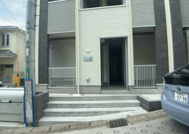 【外観】 | フルセイルかしわ台 | 外観はマンション管理がされているかの目安になります。築年数が古いと、壁面は劣化してひび割れが生じることも！建物が古びていても細かいところが修繕されていると、きちんと管理されているなぁと感じるでしょう。