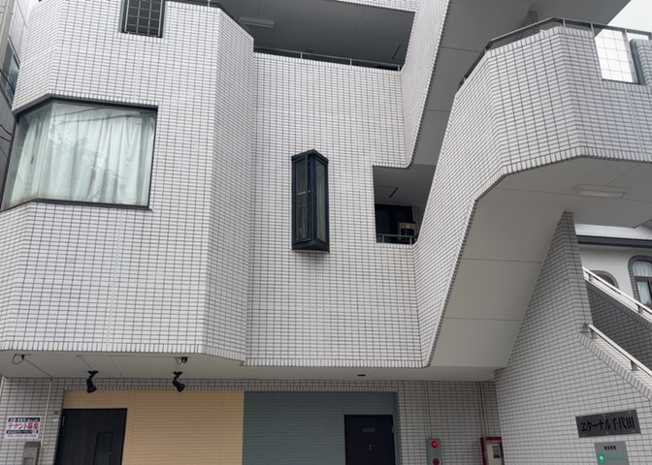 【外観】 | エターナル千代田 | 土地の面積＝住宅面積ではありません。建ぺい率の問題などで、土地のある場所によって住宅を建てられる面積は限られています。高さもしかり、「土地」という言葉の中には、建築条件も含まれると考えておきましょう。