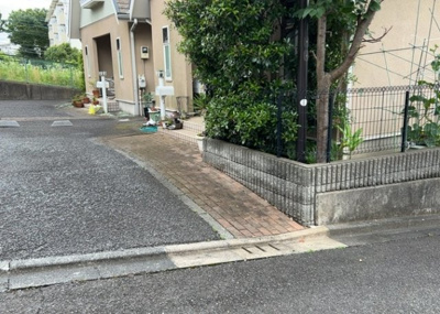 【設備】 | まほーむ藤の台 | 敷地内に散水栓や立水栓があると便利です。水道水を直接利用できるため、水を運ぶ手間を省くことが出来ます。大量の水を必要とする洗車作業や清掃などに役立ちます。その他設備とあわせて、現地でご確認ください。