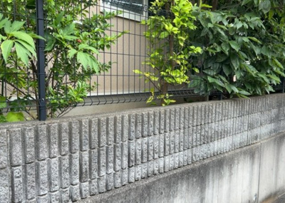 【冷暖房・空調設備】 | まほーむ藤の台 | 床下換気口は、床下に湿気がこもることを防ぎ、効果的に換気を行うために設置されています。床下換気口が設置されていない建物は、基礎パッキング工法などにより換気を行なっています。詳細は現地でご確認ください。
