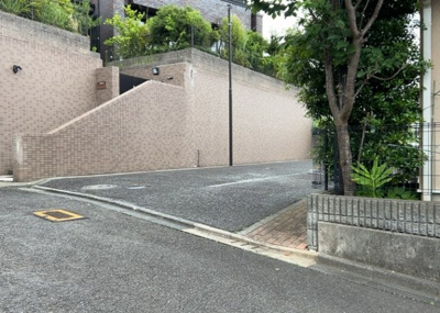 【展望】 | まほーむ藤の台 | 土地の地勢が高台の場合、景色を綺麗にみることができ、景色にこだわってお家探ししている方におすすめです！また平坦地よりも風通しがいいというメリットがあります。デメリットもあるので是非現地でご確認下さい。