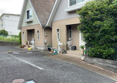【玄関】 | まほーむ藤の台 | 玄関は家の顔と言っても過言ではありません。現地を見学する際は玄関の広さや全体のバランスなどを見てみるといいでしょう。一般的なアプローチのしやすさだけではなく、お年寄りにも優しい設計のものだと安心です。