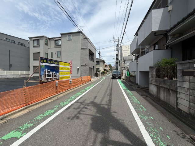 世田谷区下馬1丁目の前面道路含む現地写真