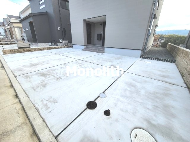 はつが野4丁目一戸建の駐車場