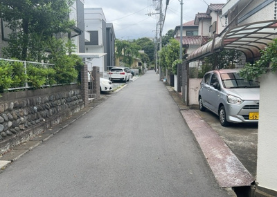 【外観】 | ラ・カーサフェリーチェ | 土地購入を検討されている場合、境界杭がない状態で購入してしまうと境界確定測量をする必要があり、費用がかかります。購入の前に、売主、隣土地所有者立ち合いのもと境界を確定し境界杭を設置するのがベストです。