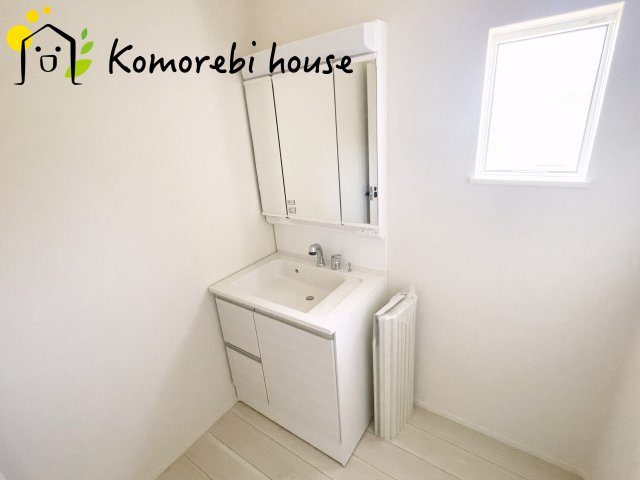 上尾市大谷本郷　01期　新築一戸建て　リナージュネクスジー　01の独立洗面台|独立洗面化粧台が付いています