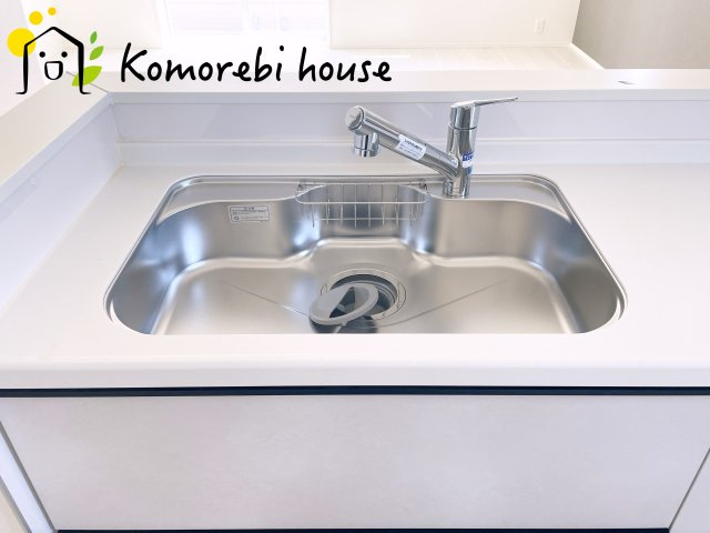 上尾市大谷本郷　01期　新築一戸建て　リナージュネクスジー　01のキッチン|コンパクトなキッチンで掃除もラクラク