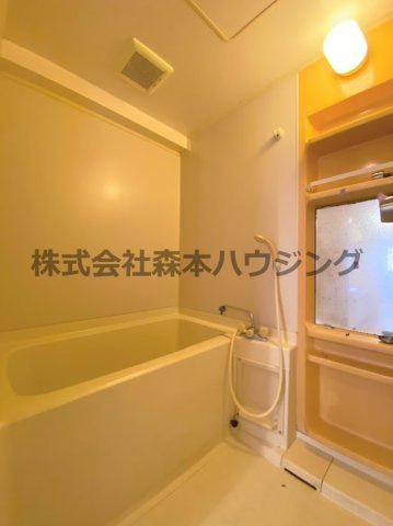【浴室】 | 　インぺリアルコート星田 | ※同タイプ別室の写真となります。
　設備内容や内装色調など相違がある場合は実際のお部屋の現状優先となります。