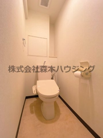 【トイレ】 | 　インぺリアルコート星田 | ※同タイプ別室の写真となります。
　設備内容や内装色調など相違がある場合は実際のお部屋の現状優先となります。