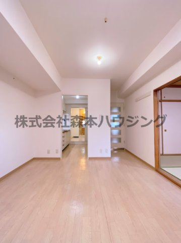 【居間・リビング】 | 　インぺリアルコート星田 | 使いやすいリビングです