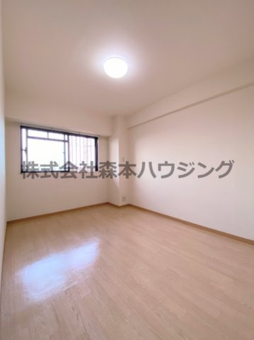 【洋室】 | 　インぺリアルコート星田 | 個人の部屋や寝室として使える洋室です