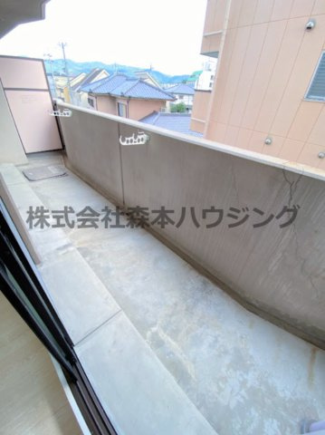 【バルコニー】 | 　インぺリアルコート星田 | 開放的で明るい空間を演出してくれるバルコニーです
