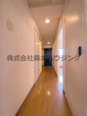 【内装】 | 　インぺリアルコート星田 | ※同タイプ別室の写真となります。
　設備内容や内装色調など相違がある場合は実際のお部屋の現状優先となります。