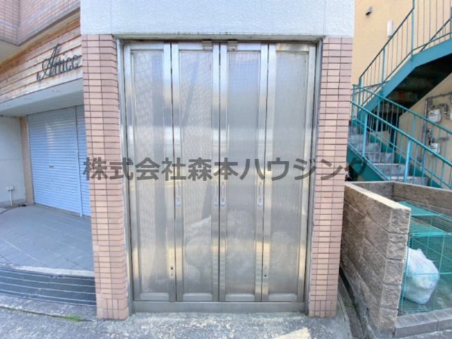 【その他共用部分】 | 　インぺリアルコート星田 | 専用ごみ置き場です