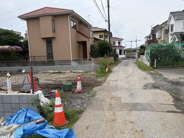 【前面道路含む現地写真】 | 深谷市稲荷町北第3　LiveleGarden.s新築戸建　全3棟　2号棟