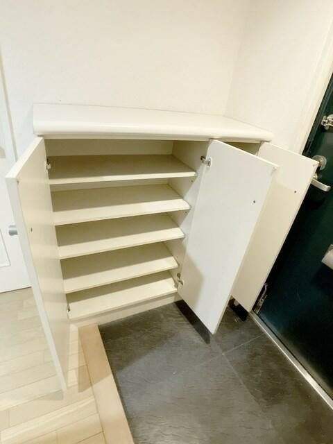 潮ハイツの玄関