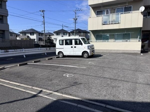 アラカワハイツの駐車場