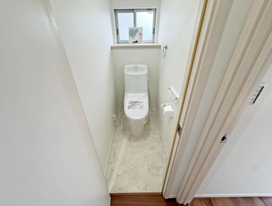 鶴見区大東町　中古戸建のトイレ|落ち着いたトイレです