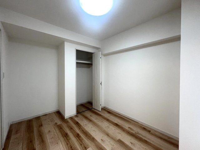 徒に、バス停・サイゼ・スーパー・小中学校歩10分圏内。ほら、駅チカが全てじゃないでしょ？一度楽したらもう後戻りはできないその感覚を私たちが防ぎます！な、【リフォーム／アークハイム東戸塚】の洋室