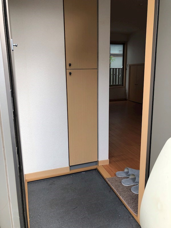 クレセントコート の玄関