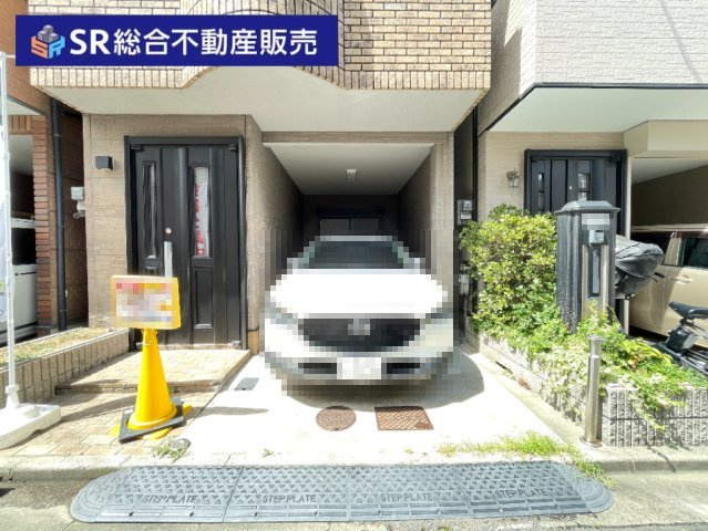 横小路町5丁目中古戸建の洋室|壁一面クローゼットのあるお部屋です！