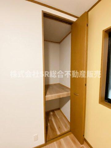 横小路町5丁目中古戸建の収納|便利な収納スペースです