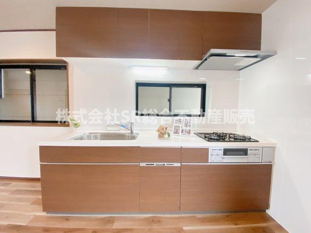 横小路町5丁目中古戸建のキッチン|設備の充実したシステムキッチンで快適にお料理できます♪