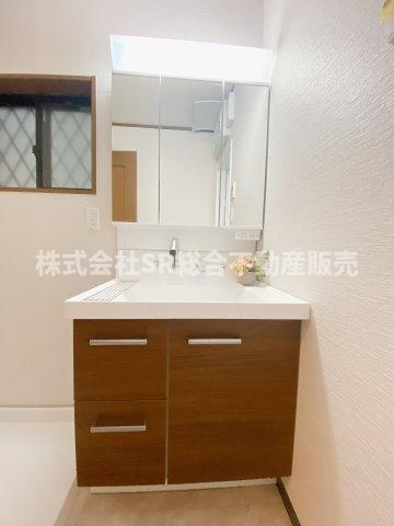 横小路町5丁目中古戸建の独立洗面台|朝の身支度には欠かせない独立洗面化粧台です。新調されました！