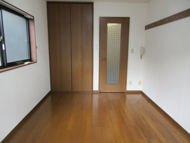 第１細谷ハイツの洋室
